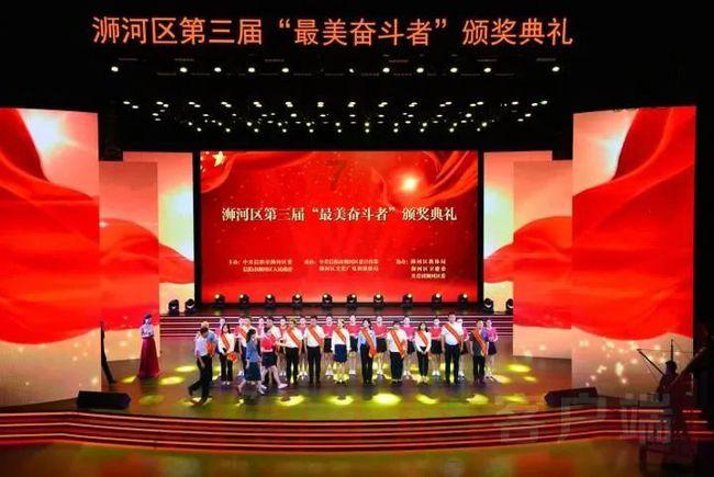 他是白公馆看守所所长，小萝卜头被他所杀，解放后却隐姓埋名6年