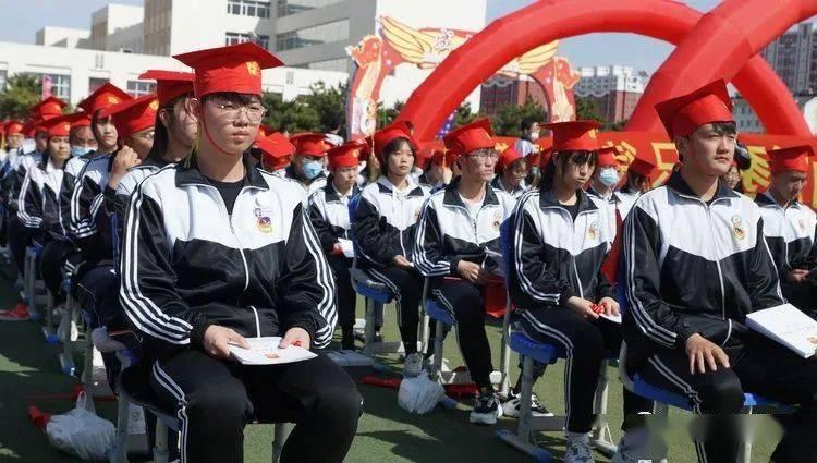 一个眼驾照学费多少钱小型车？游戏画面
