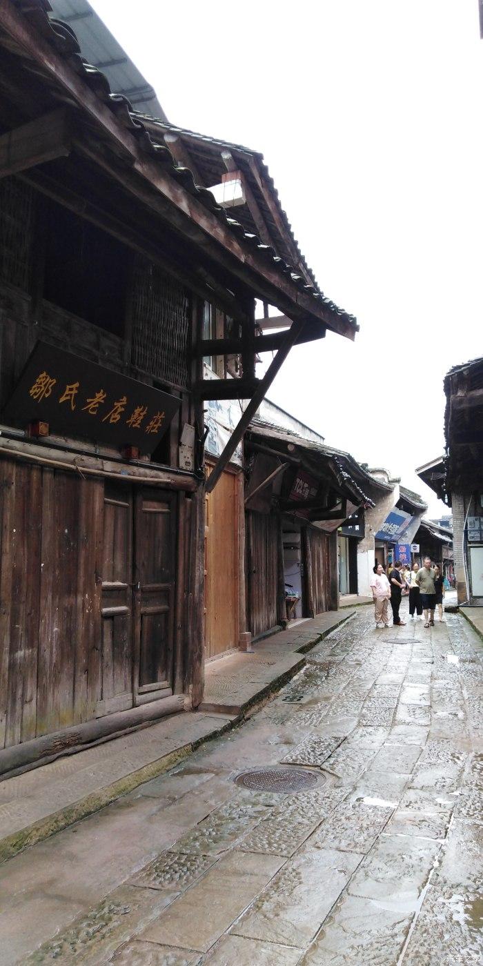 齐国朝堂之上,有一个奇丑无比的女子求见齐宣王:我想当你的皇后