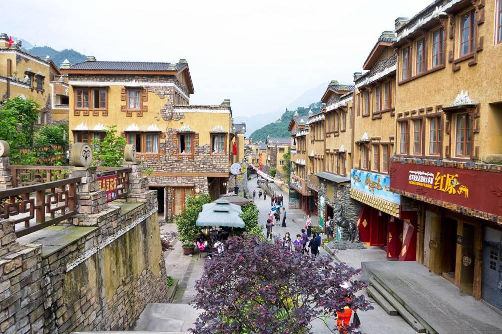2024更青春!山东文旅·红叶柿岩打造烟火梦幻之境,再启新岁